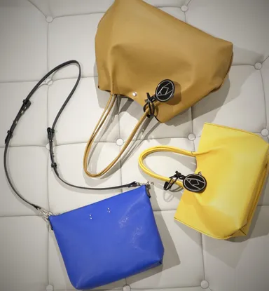 超軽量本革ショルダーバッグ／トートバッグ