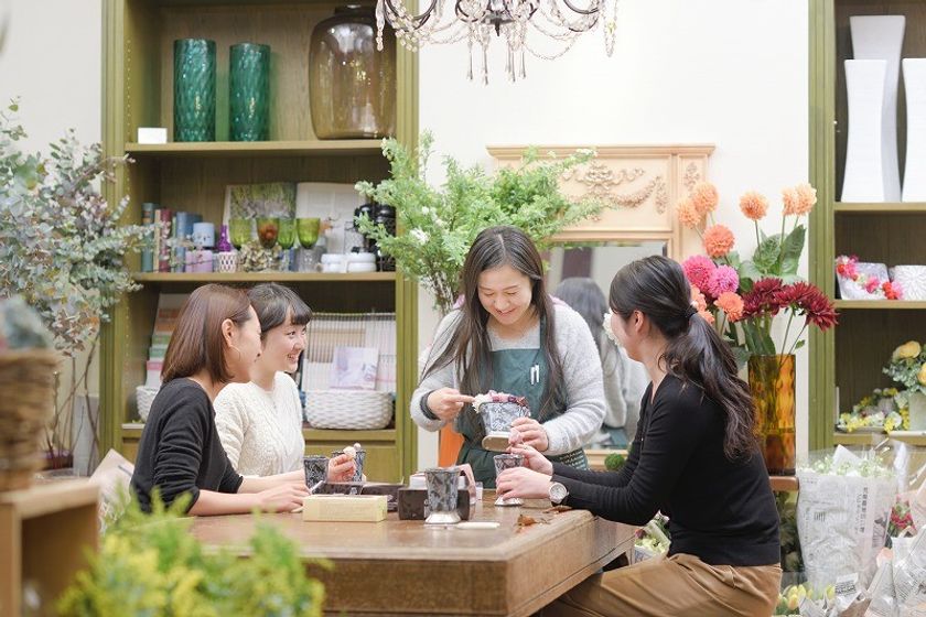 ショッピングにお食事に、
2月24日(金)15時から楽しめる企画が丸の内には盛りだくさん
「PREMIUM FRIDAY IN MARUNOUCHI」