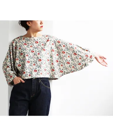 ミュルーズ染織美術館 Flower wall paper ボートネックドルマンPO