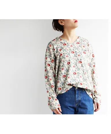 ミュルーズ染織美術館 Flower wall paper VネックPO