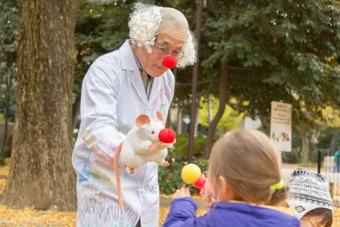 井上 貴裕院長(ケアクラウンとして活動風景)