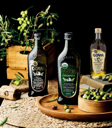 写真：左から「UNICO」「オーガニック・エキストラバージン・オリーブオイル」「エキストラバージンオリーブオイル」