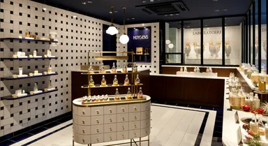 すべての香りは店舗で調合