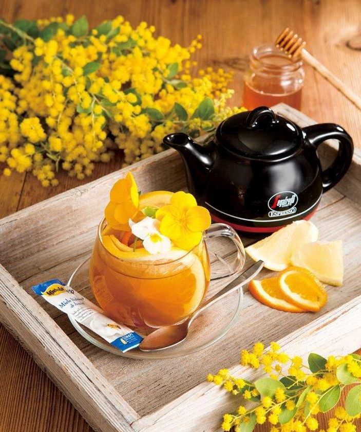 セガフレード・ザネッティ・エスプレッソ、
エディブルフラワーをトッピングした
フレッシュ果実のフルーツティー
『ミモザフルーツティー オレンジ&グレープフルーツ』を
2月15日(水)に発売