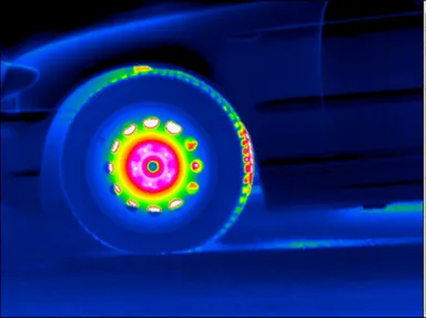 走行中のタイヤ