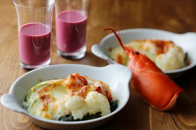 ファーストイート(ランチ：奥のドリンク／ディナー：手前のメニュー)