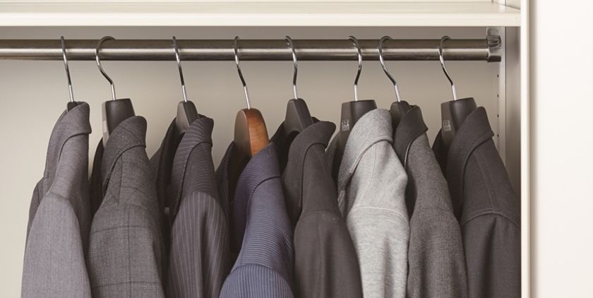 長短のハンガーフックで衣類をすっきり収納できる
「収納効率ハンガー」を発売