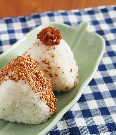 焙煎亜麻仁ゴールドおにぎり