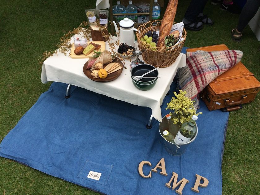 リラックスアウトドアブランド「Ricke」より
肌寒い春先のアウトドアシーンが快適になるグッズを販売中