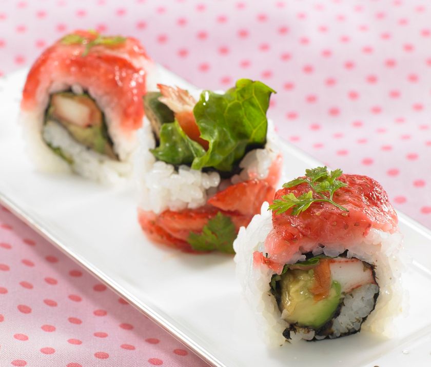 寿司のトッピングにまさかのイチゴ・・・！？
旬のイチゴをデパ地下の人気店がアレンジ
新宿駅コンコースでイチゴ摘み体験も実施！！
