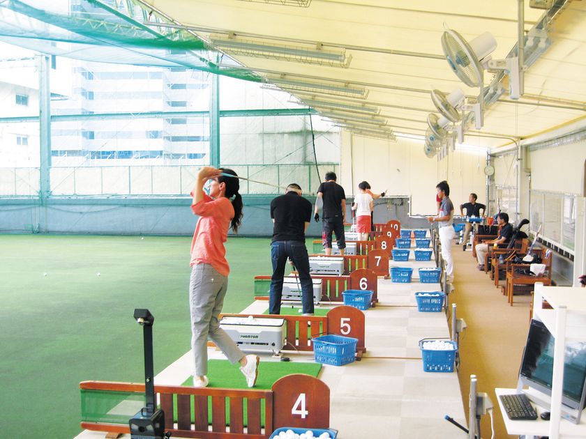 小田急百貨店の「プレミアムフライデー」イベント
ゴルフスクールでの「婚活」や、ミニコンサートの実施など