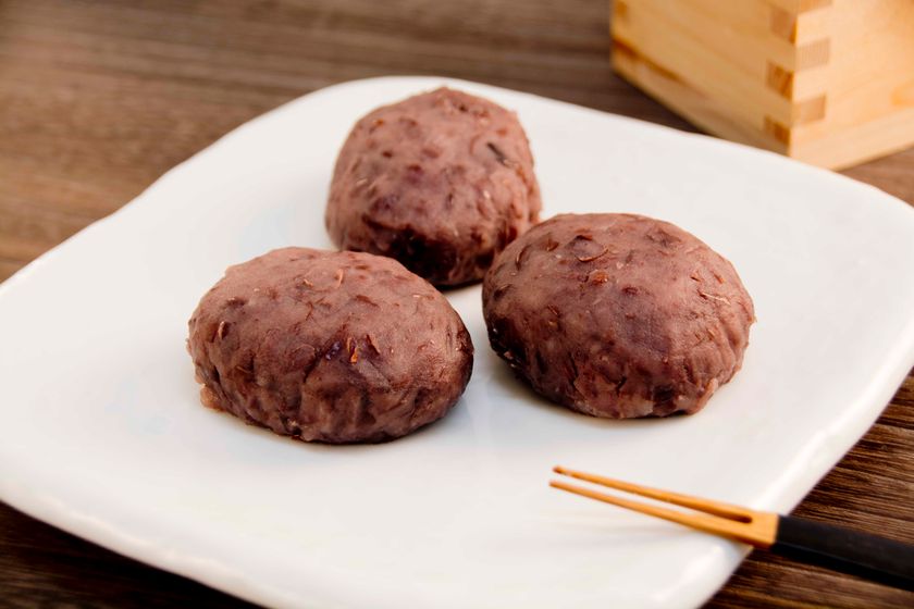 老舗和菓子店と発酵専門店のコラボレーション　
糀を使用した「あずき糀つぶ餡」の牡丹餅　
3月17日～23日まで期間限定で販売