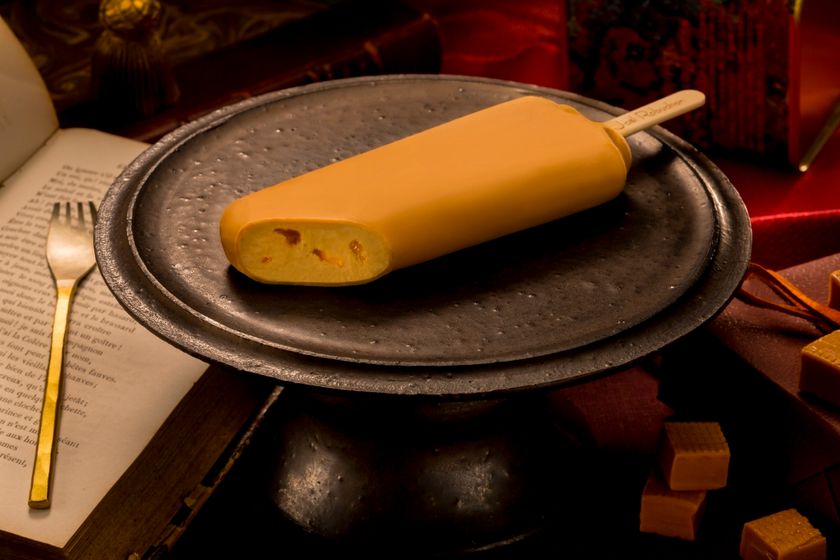 「第4のチョコレート」として注目される
「ブロンドチョコレート」をコーティングで表現　
「ジョエル・ロブション」監修アイスに、
新フレーバー「キャラメル」が登場！
関東(北関東を除く)・東海地区セブン-イレブン各店で
2月21日(火)限定発売