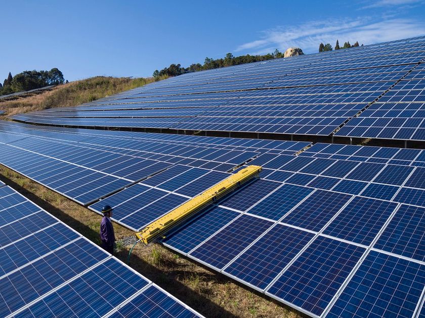 ネクストエナジー、太陽電池モジュール洗浄機を開発
太陽光発電設備の洗浄時間を3分の1に短縮し、
大幅なコストダウンが可能