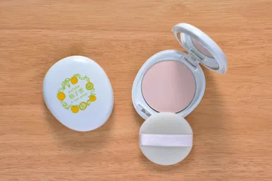 『柚子香UVフェイスパウダー』5