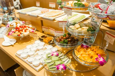 「スイーツ＆フルーツ」をテーマにした朝食バイキング