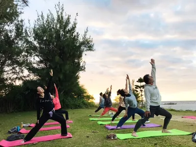 朝日を浴びてリフレッシュ！朝ヨガ体験