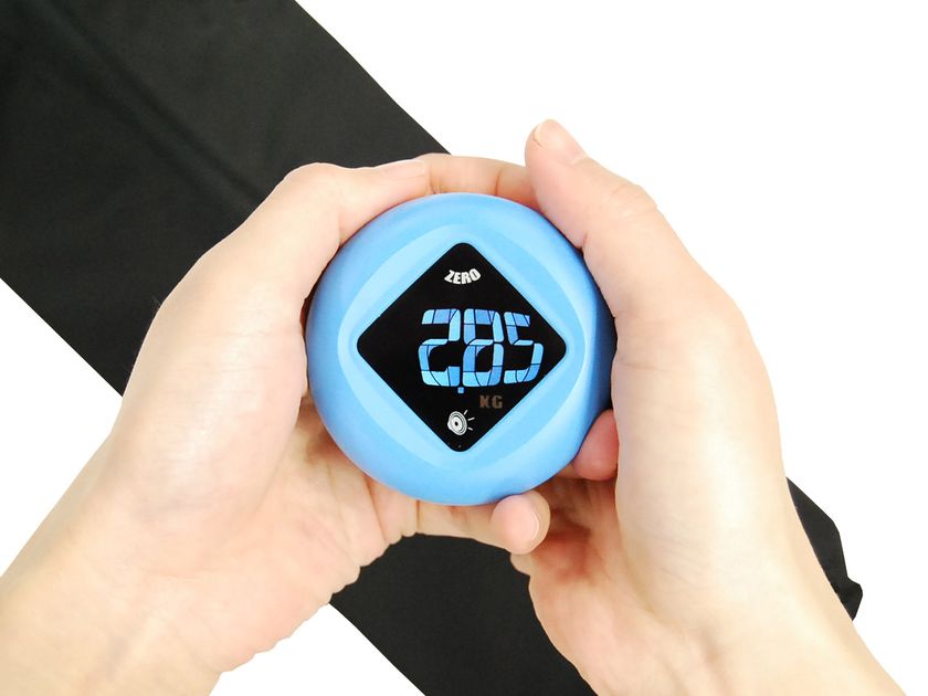 “握って、量って、旅に出る。”ボール型荷物用はかり
　MOBO『ボールグリップラゲッジスケール』販売開始