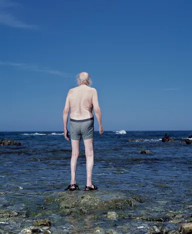 ハンネ・ファン・デル・ワウデ　Ben at the seaside(海辺のベン),2011(C)Hanne van der WOUDE