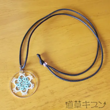 タティングレースのネックレス