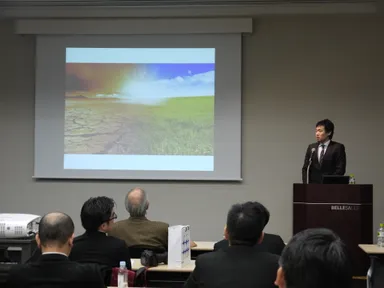 サスティナビリティについて説明する水野氏