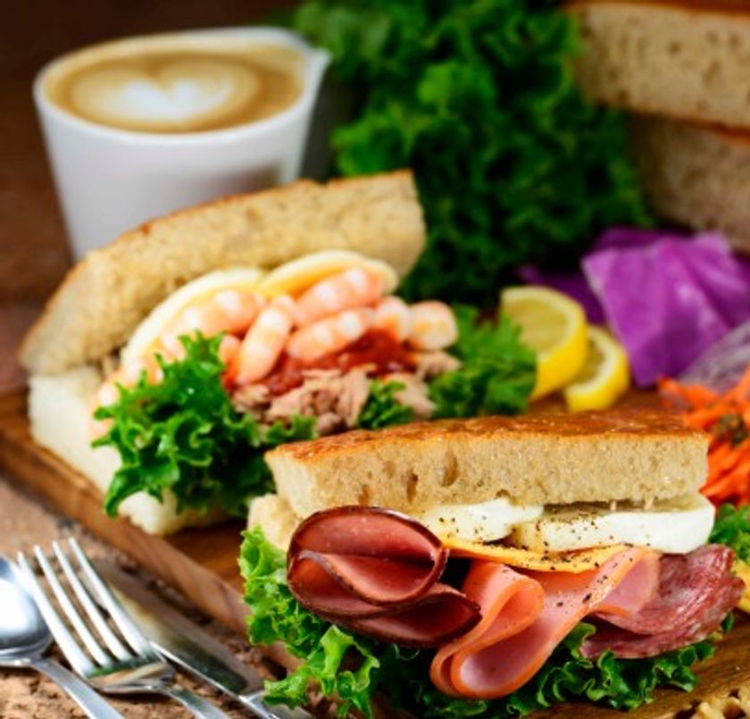 日本初！
オーダー式「石窯ターキッシュサンド」を楽しめる
国内にないホットサンドが誕生