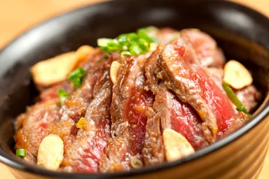 ランチ限定ステーキ丼　800円