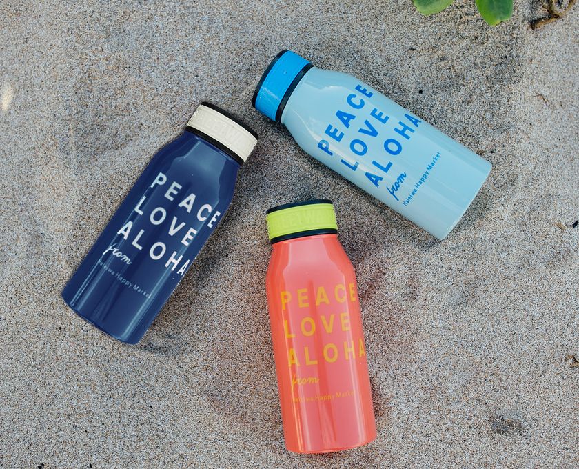 POPステンレスボトルに新型登場！フタ部分にロゴ入り
ラバーバンドを使用し持ちやすく開けやすいデザインに