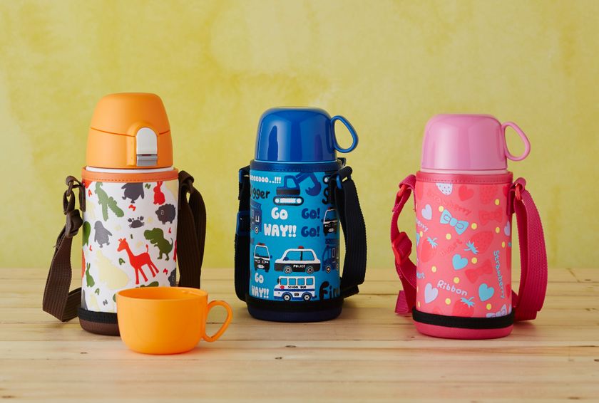 累計販売本数50万本突破した子ども用水筒がリニューアル！
注ぎ口が分解可能で洗いやすくなって登場