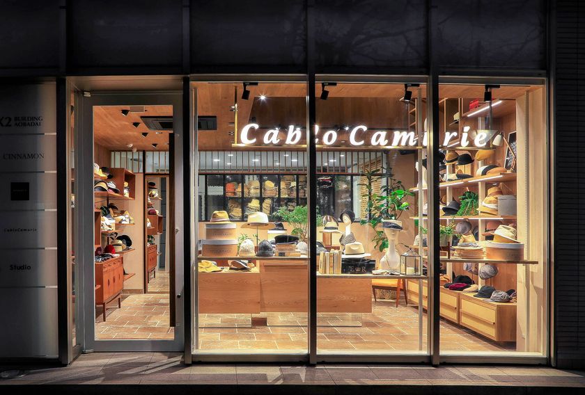 《東京・中目黒 3月1日グランドオープン》
アトリエ併設だからこそ叶うセミオーダーが魅力
自分好みの帽子がつくれる「帽子屋カブロカムリエ」