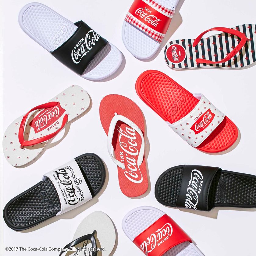 夏にぴったり！
「コカ・コーラ」のシャワーサンダルとビーチサンダルが
さわやかな12デザインで新登場！