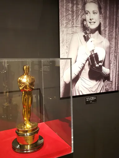 実物のオスカー像
