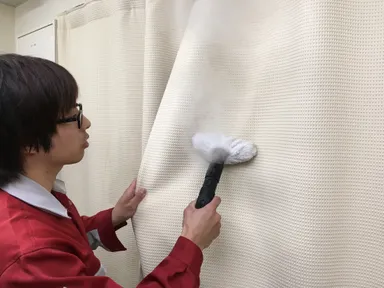 カーテン作業イメージ1