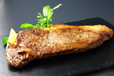 千葉県産しあわせ絆牛サーロイン肉のポワレ