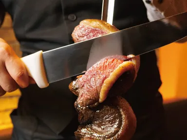 お客様の目の前でカット