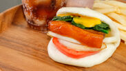長崎土産の定番『角煮まんじゅう』の岩崎本舗が究極のバーガーショップを3月1日ハウステンボスにオープン