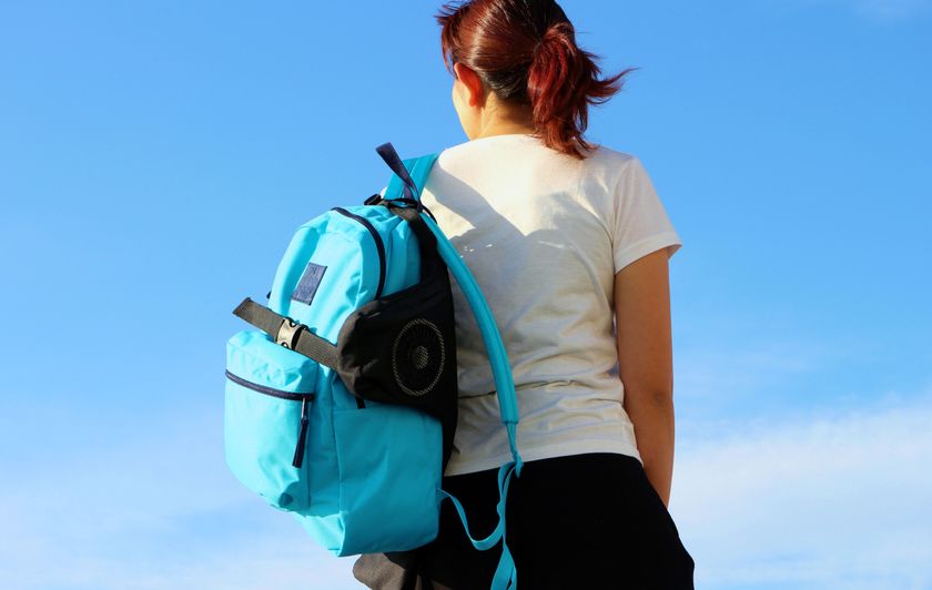 背中を爽快に！リュックの背中の汗蒸れを強制排出！
「空調リュック COOL PACK」2017年4月発売！
～リュック使用者の永遠のお悩みを解消～