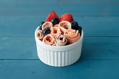 ベリーアイスクリームロール