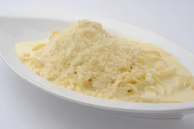 4種のチーズ山盛りパスタ