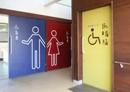 トイレ探検隊が日本一見やすいトイレマークと認定した石川県「高松 里海館」のトイレ