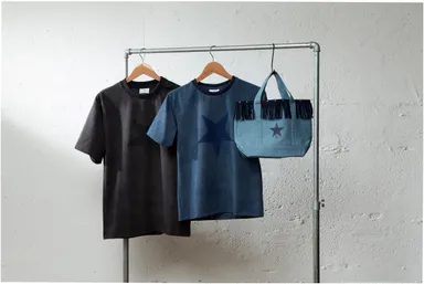 CONVERSE TOKYO (R)LOGO TEE/DENIM FRINGE BAG カラー：ネイビー、ブラック/デニム 価格：￥7,800(税別)/￥13,000(税別)