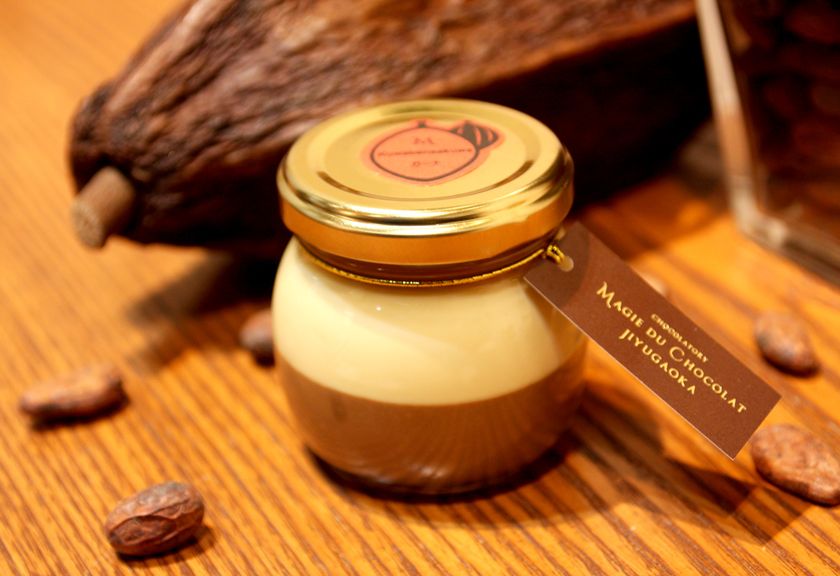 “第4のチョコ”をアクセントにした新感覚のハイカカオが魅力！
ビーントゥバーでつくった『生チョコプリン』3月上旬販売