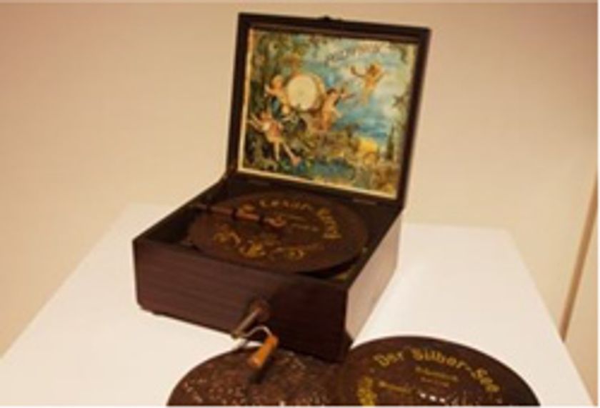 特別展「神戸べっぴんオルゴール」
幸せの“四つ葉のクローバー”キャンペーン
～4月23日（日）まで延長決定！お得に春のお出かけを～