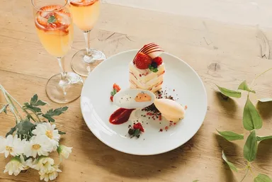 おめかしカピバラさんホワイトさんのHAPPYうぇでぃんぐ～ん ケーキセット