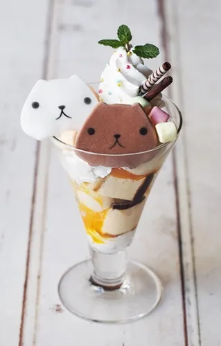 カピバラさんとホワイトさんのぱすてる～んパフェ　1,280円(税込)