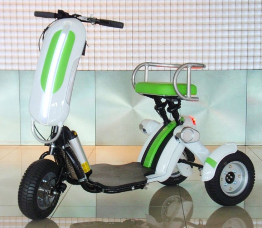 全国に先駆けて、豊田市にて実証開始！
豊田鉄工からスタイリッシュなシニアカー
「コモビ（COMOVE）」発表
3月16日、とよたビジネスフェアで実車を初お披露目！
3月18日には試乗イベントも