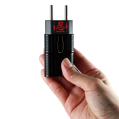 片手にすっぽり収まるコンパクト設計