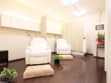 サロンの施術ソファ