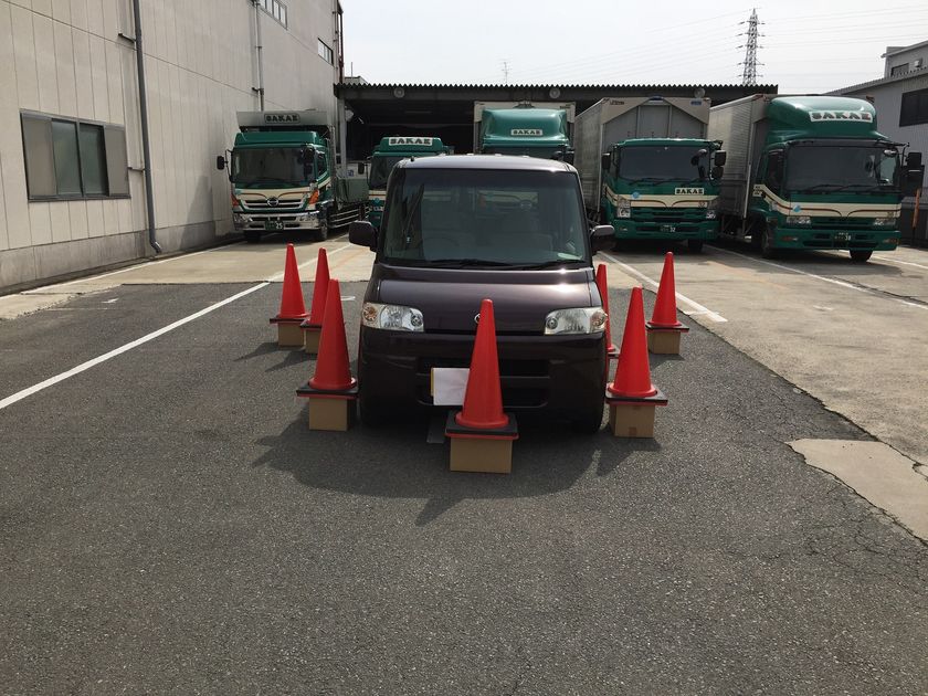 我が子を事故に巻き込まないために
“死角”をプロのトラックドライバーが伝授　
～「軽自動車でもこんなに死角が」と体験できる動画を公開～