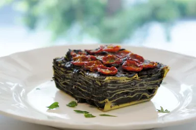 イカスミのミルフィーユラザニア